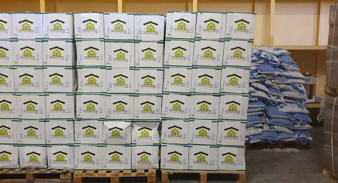 توزيع 500 سلة غذائية مقدمة من مؤسسة الغويري الخيرية