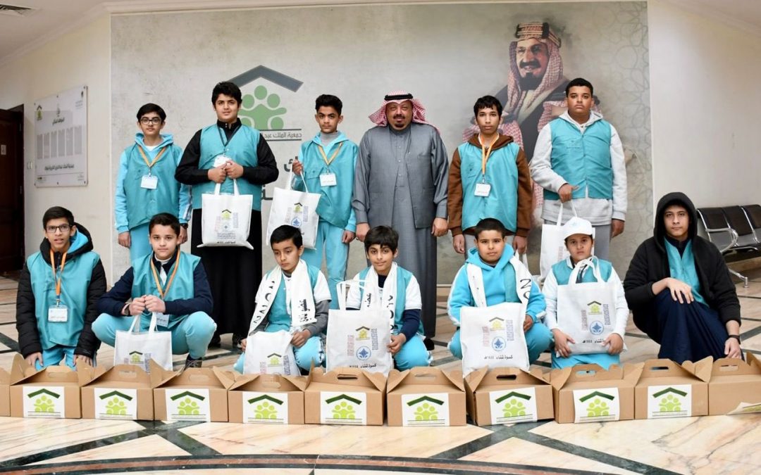 طلاب مدارس الملك عبدالعزيز النموذجية يشاركوا بالتبرع بكسوة الشتاء